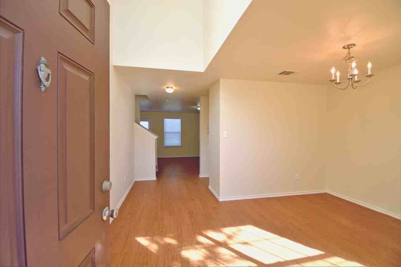 106 Phillips St - Photo 4 of 30
