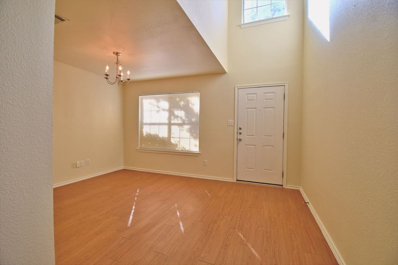 106 Phillips St - Photo 5 of 30