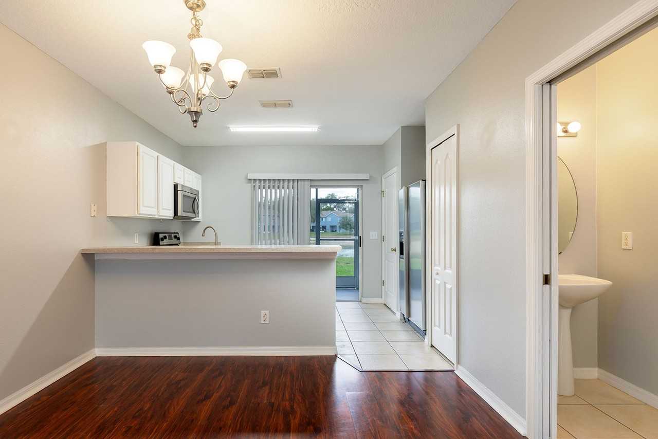425 Wilton Cir - Photo 2 of 18