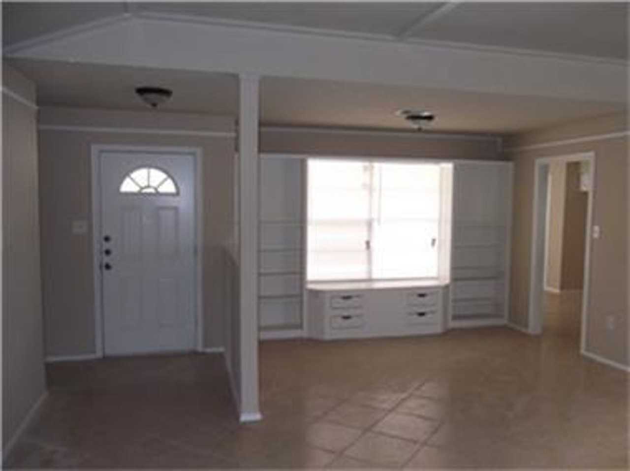 22603 Millgate Dr - Photo 3 of 13