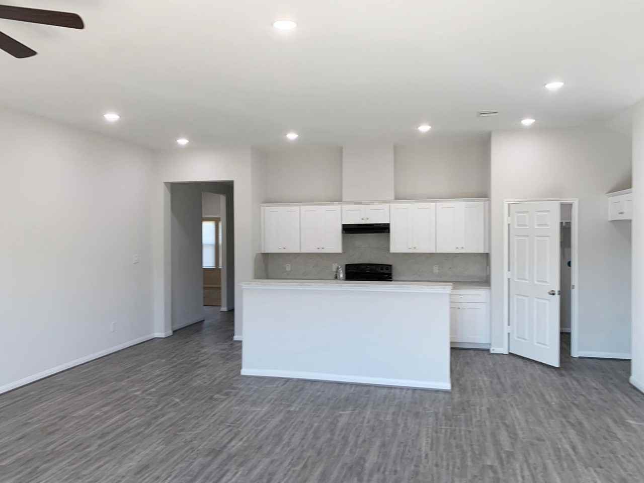 22423 Woodlake Rd - Photo 2 of 17
