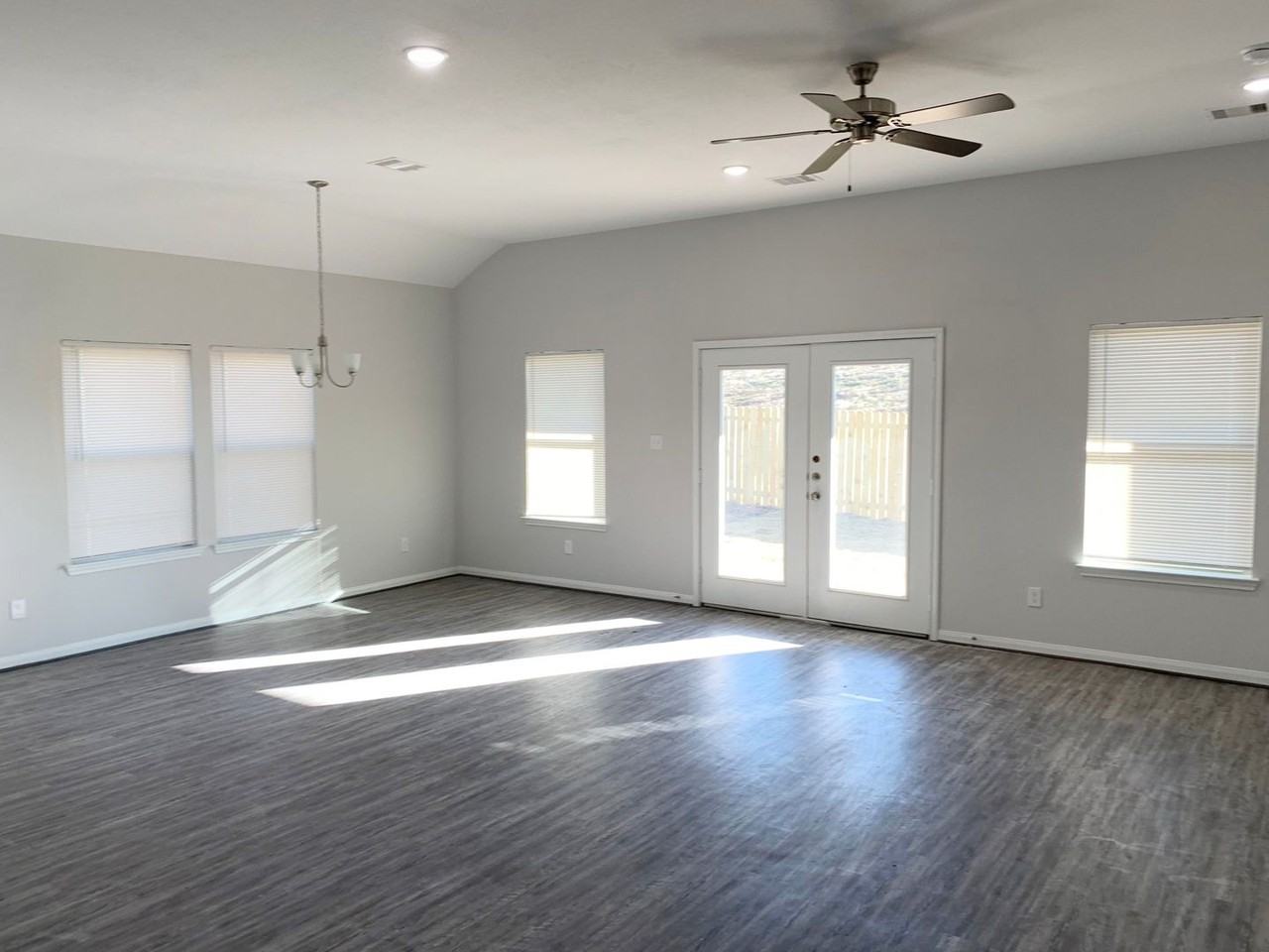22423 Woodlake Rd - Photo 5 of 17