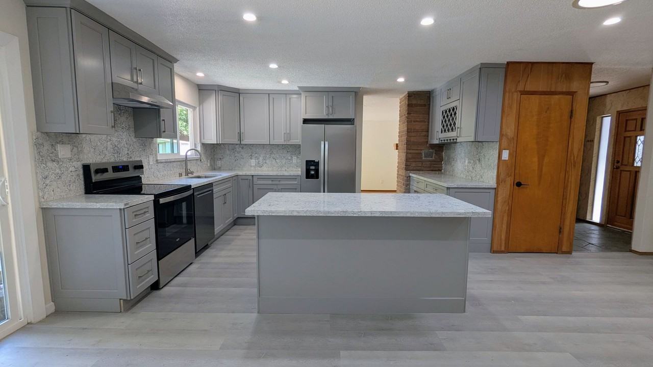 1702 Walnut St - Photo 2 of 18