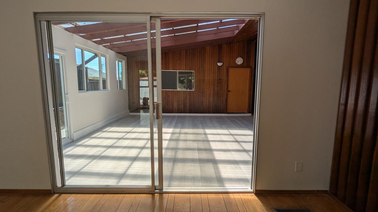 1702 Walnut St - Photo 5 of 18