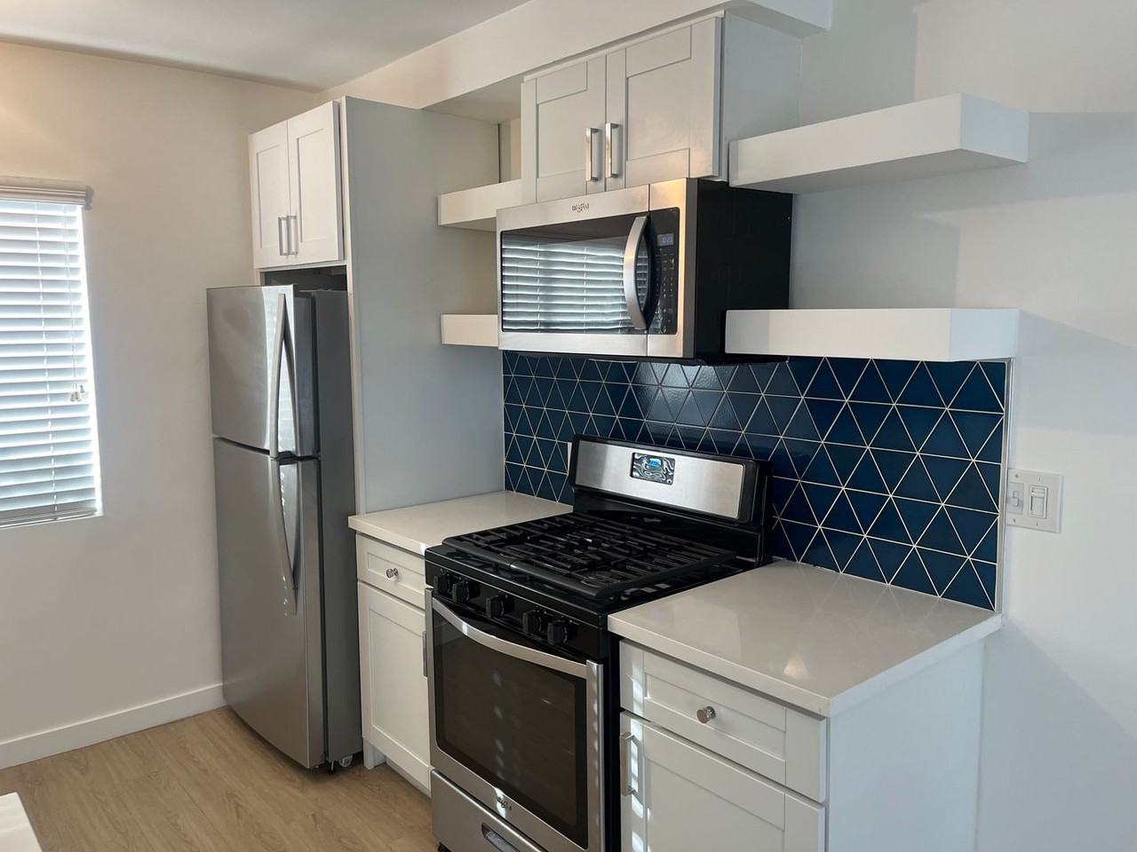 255 S. Ave. 55 - Photo 4 of 32