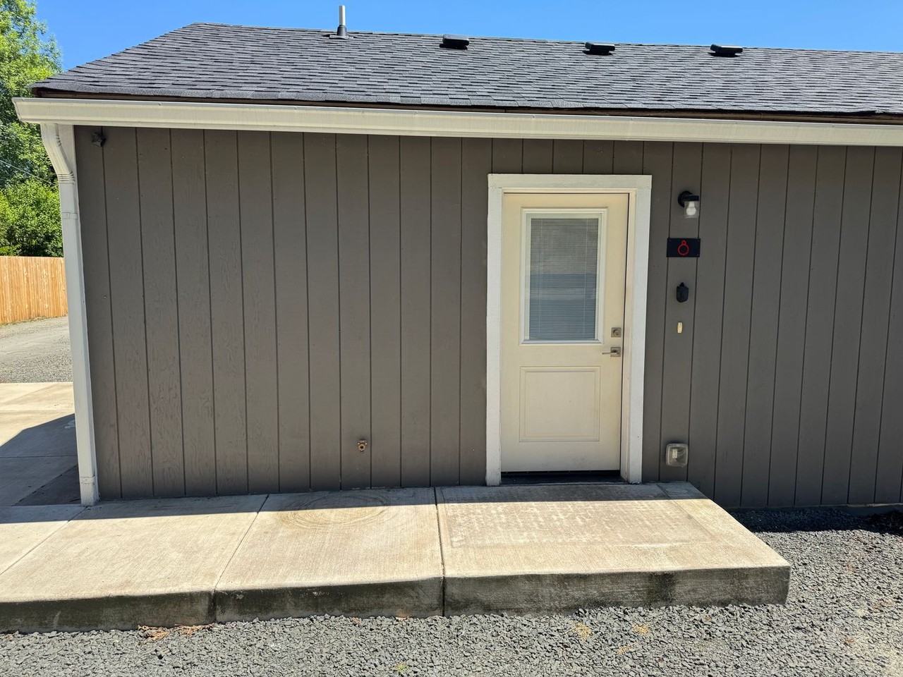 555 N. River Rd. - Photo 2 of 43