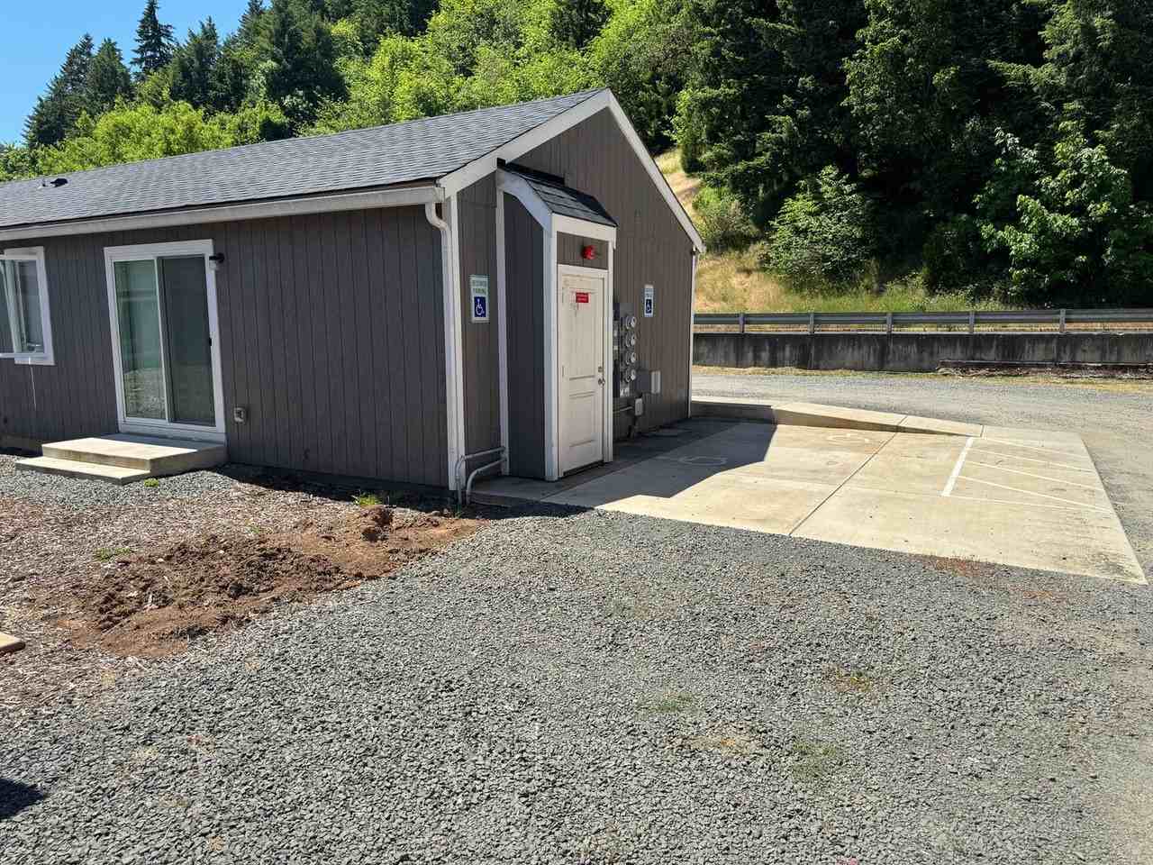 555 N. River Rd. - Photo 3 of 43