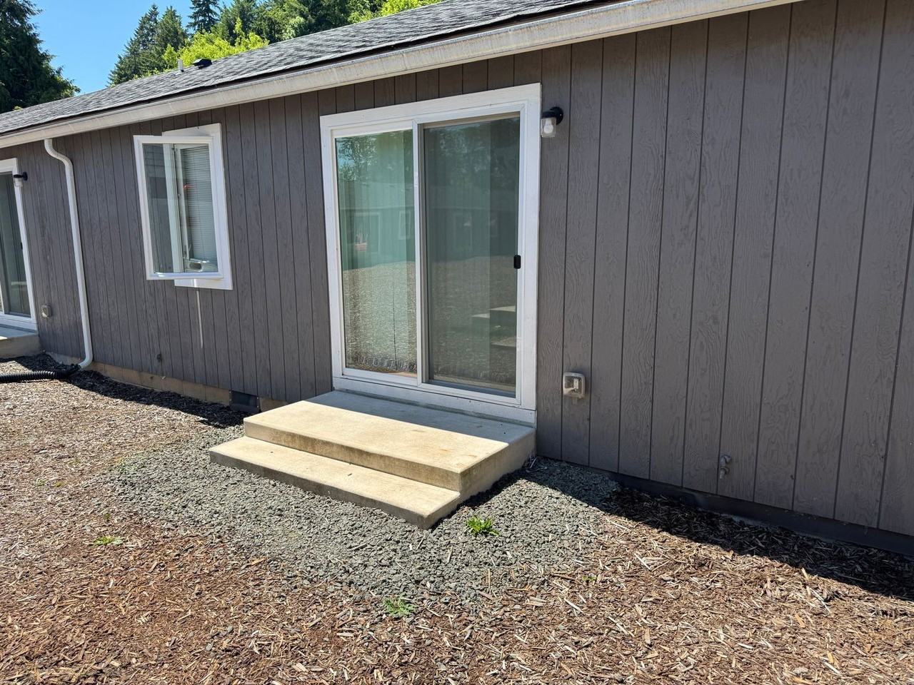 555 N. River Rd. - Photo 4 of 43