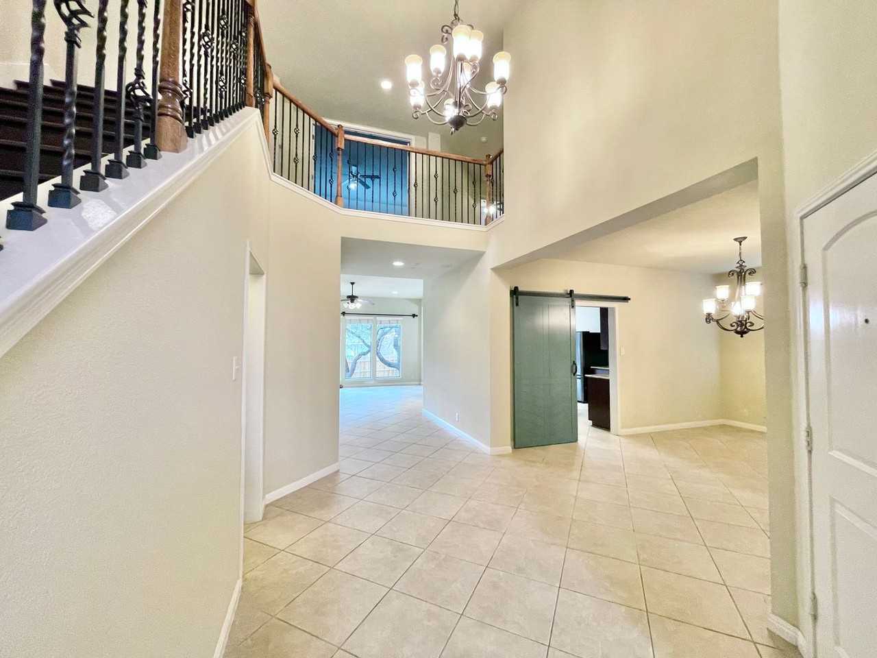 2602 Sierra Peak - Photo 4 of 37