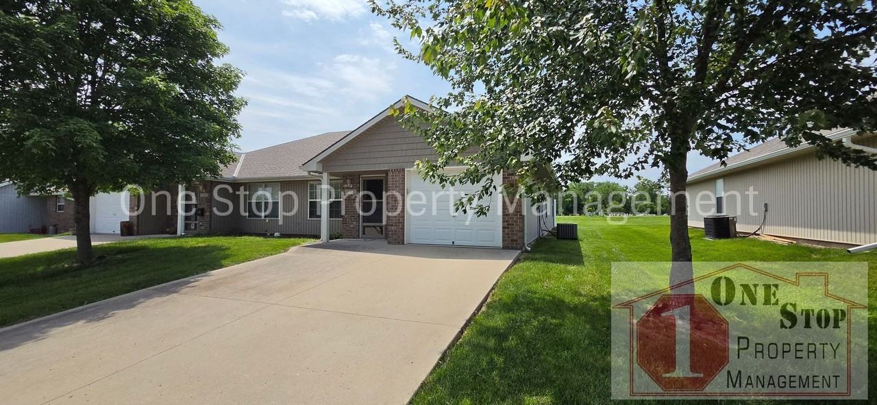 1107 Nw Willow Dr - Photo 2 of 27