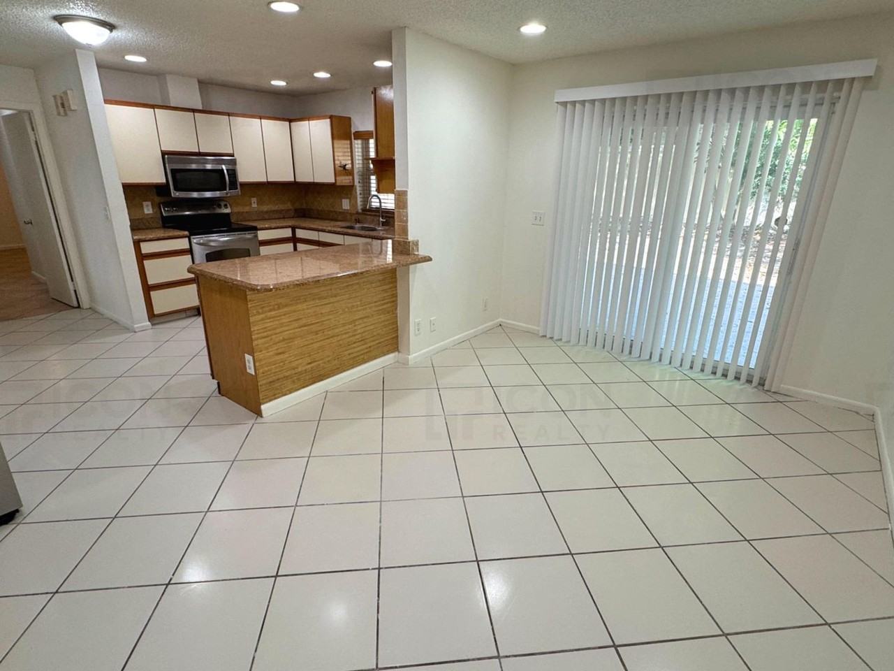61 Sw 34th Ave - Photo 6 of 15