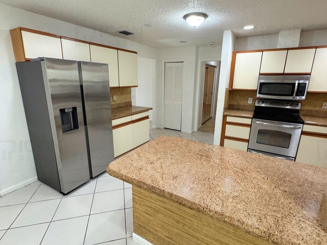 61 Sw 34th Ave - Photo 7 of 15