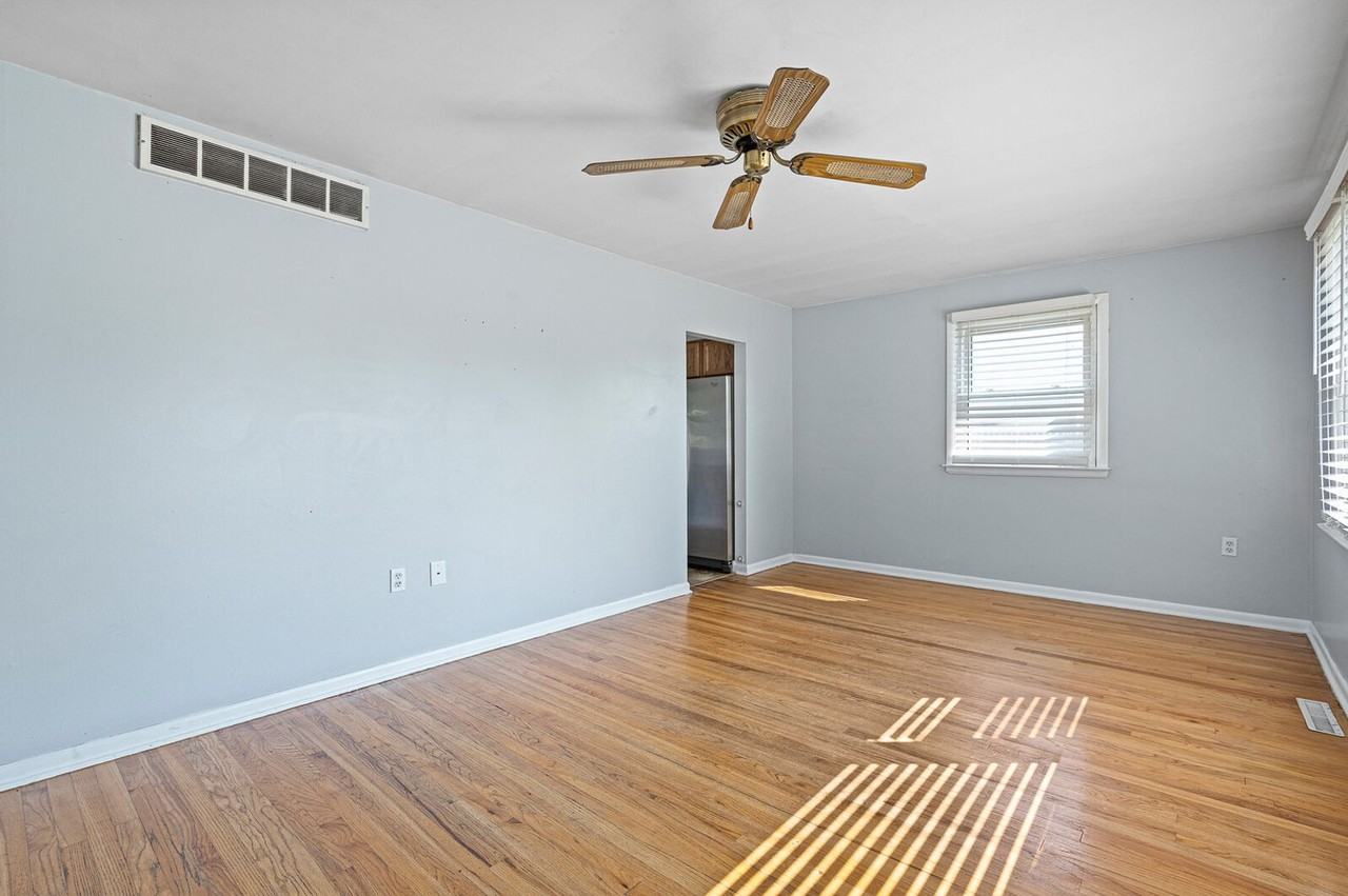 212 N Brownleaf Rd - Photo 2 of 10