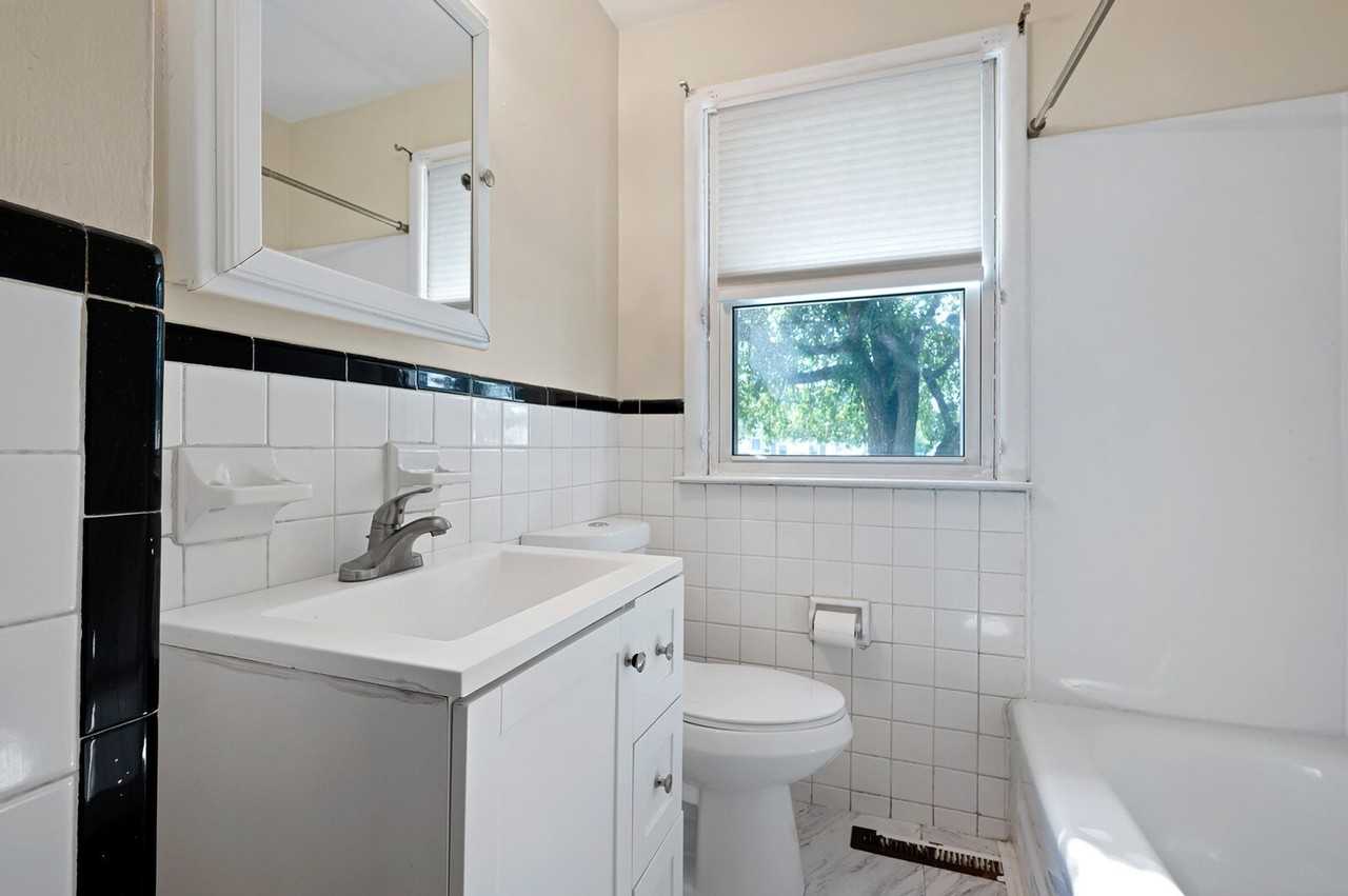 212 N Brownleaf Rd - Photo 4 of 10