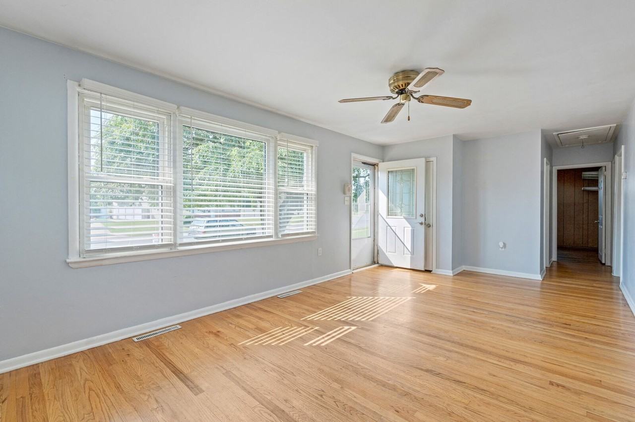 212 N Brownleaf Rd - Photo 5 of 10