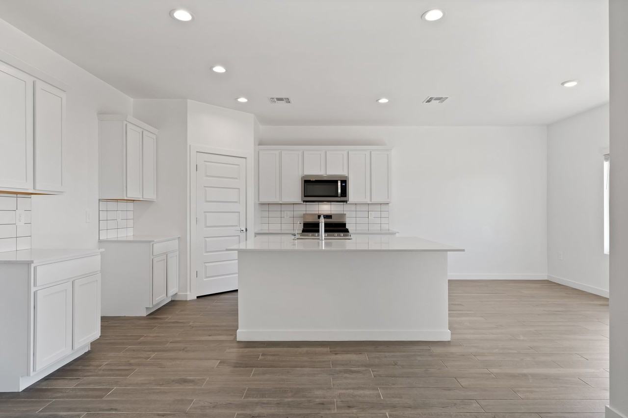 12437 W Old Farm Dr - Photo 3 of 36
