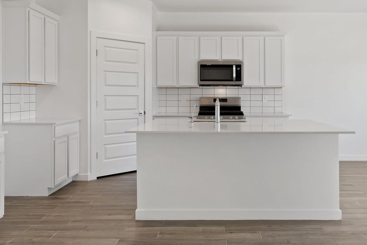 12437 W Old Farm Dr - Photo 4 of 36