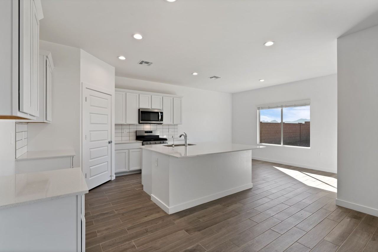 12437 W Old Farm Dr - Photo 5 of 36