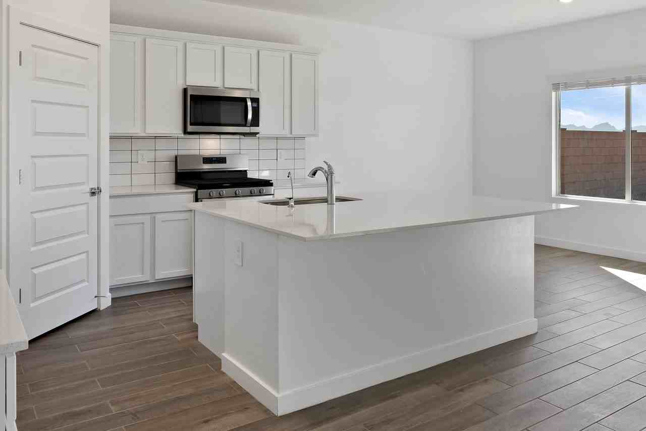 12437 W Old Farm Dr - Photo 6 of 36
