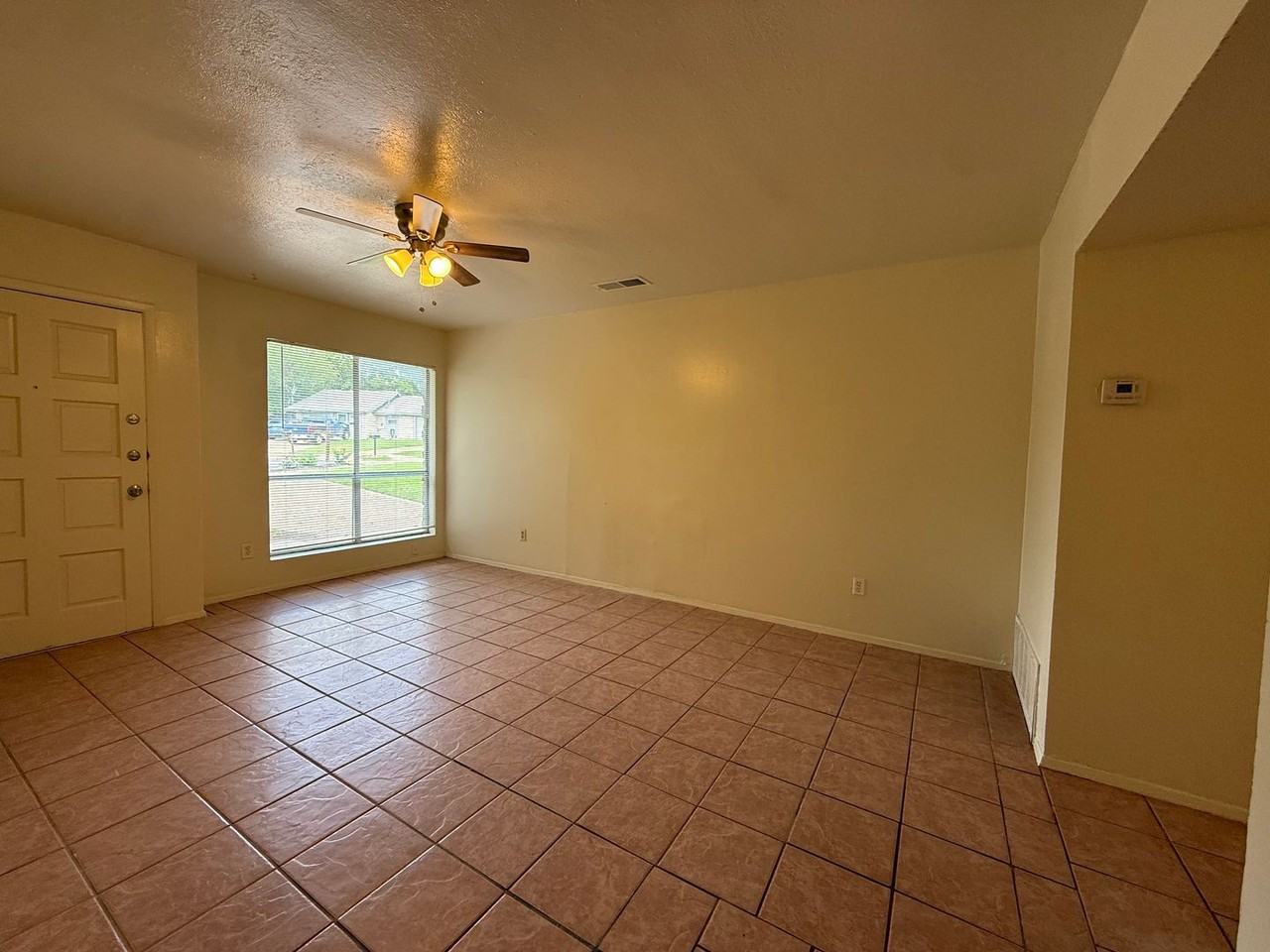 1109 Village Green Dr - Photo 4 of 27