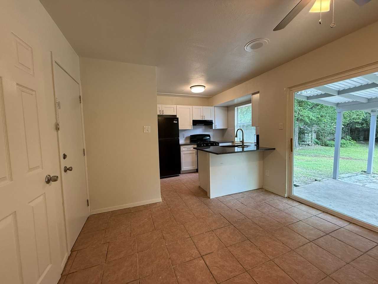 1109 Village Green Dr - Photo 5 of 27