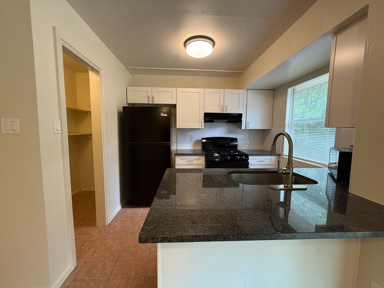 1109 Village Green Dr - Photo 6 of 27