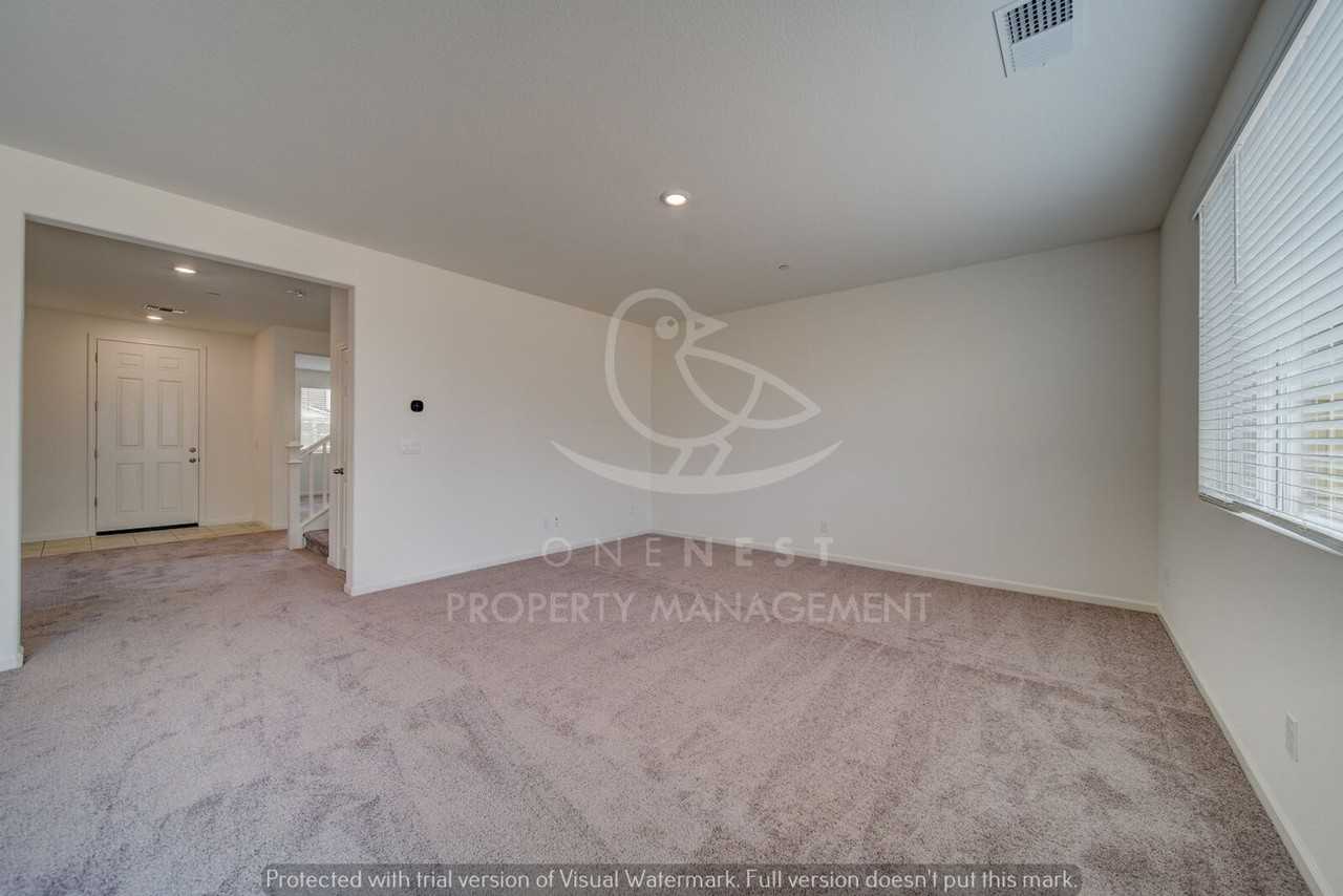 638 Valencia St - Photo 7 of 28