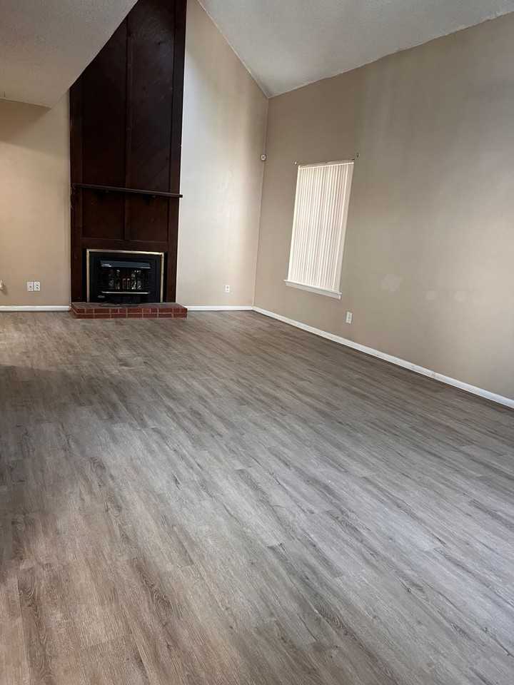 5742 Simon St - Photo 3 of 15