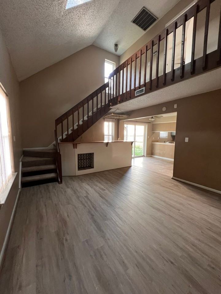 5742 Simon St - Photo 4 of 15