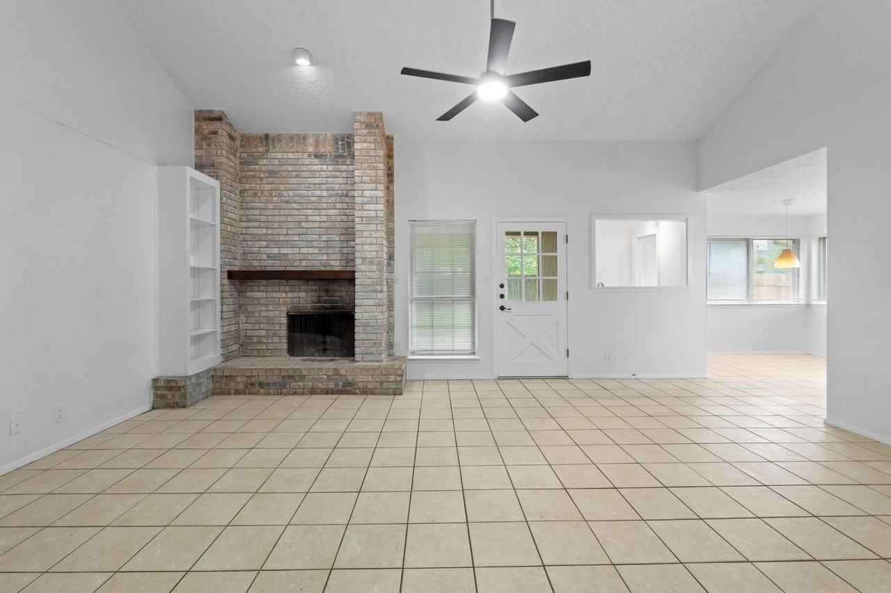 3509 Monument Dr - Photo 4 of 21