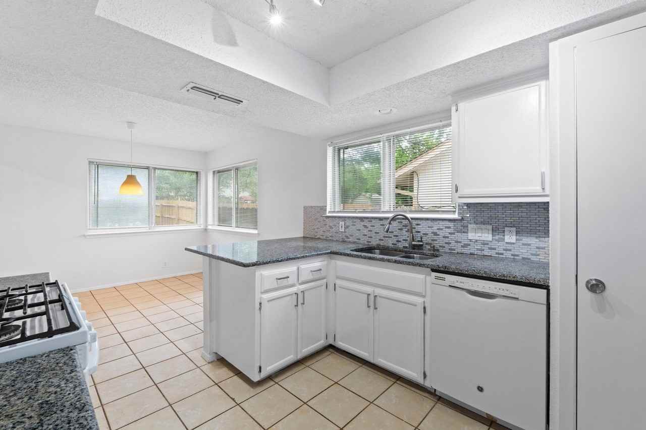 3509 Monument Dr - Photo 6 of 21