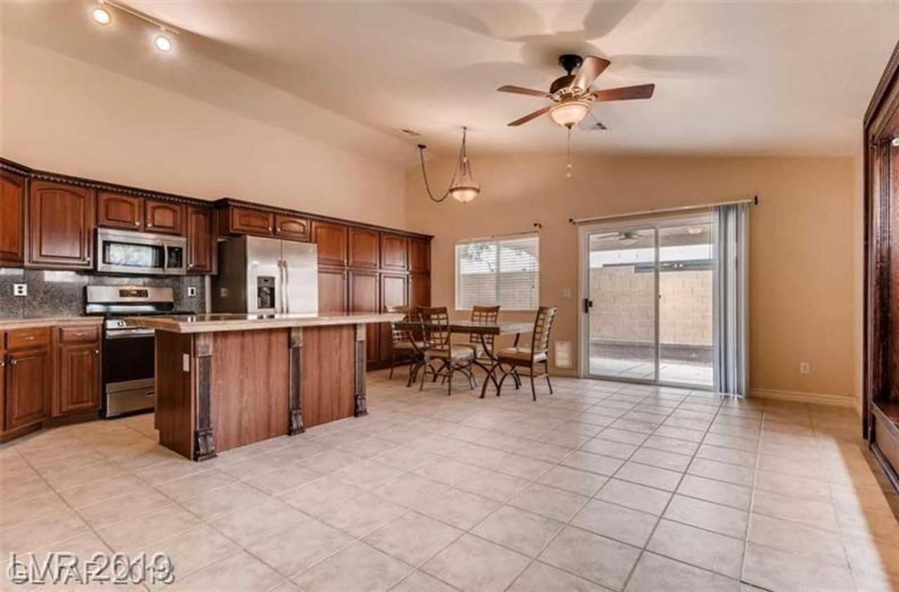 8812 Tumblewood Ave - Photo 6 of 19