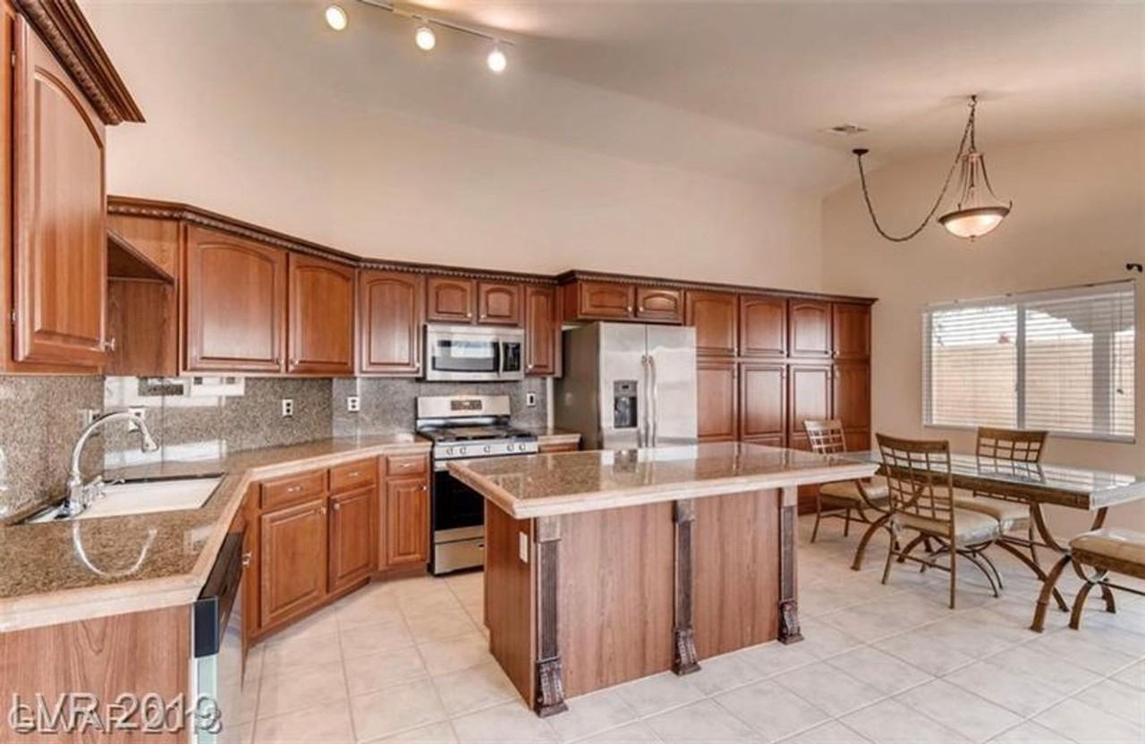 8812 Tumblewood Ave - Photo 7 of 19