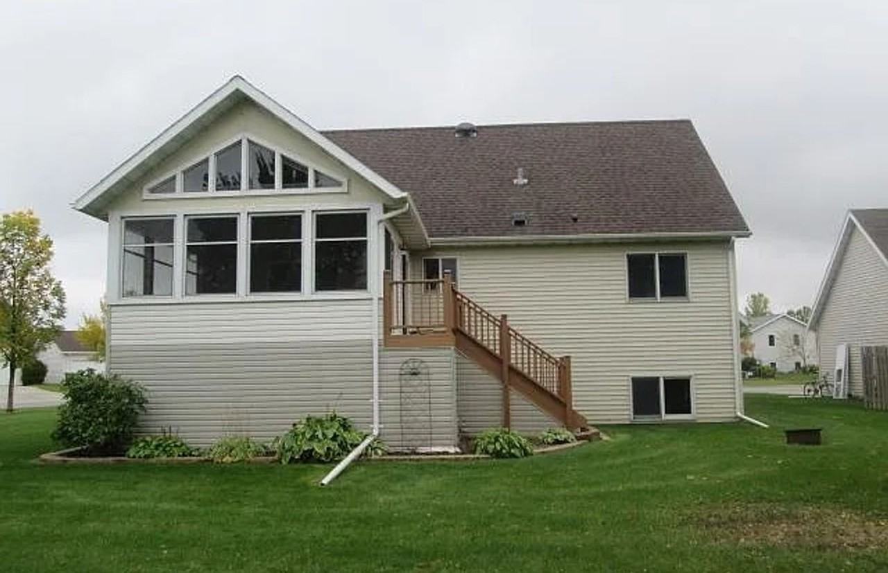 439 Burdick Ct - Photo 2 of 30
