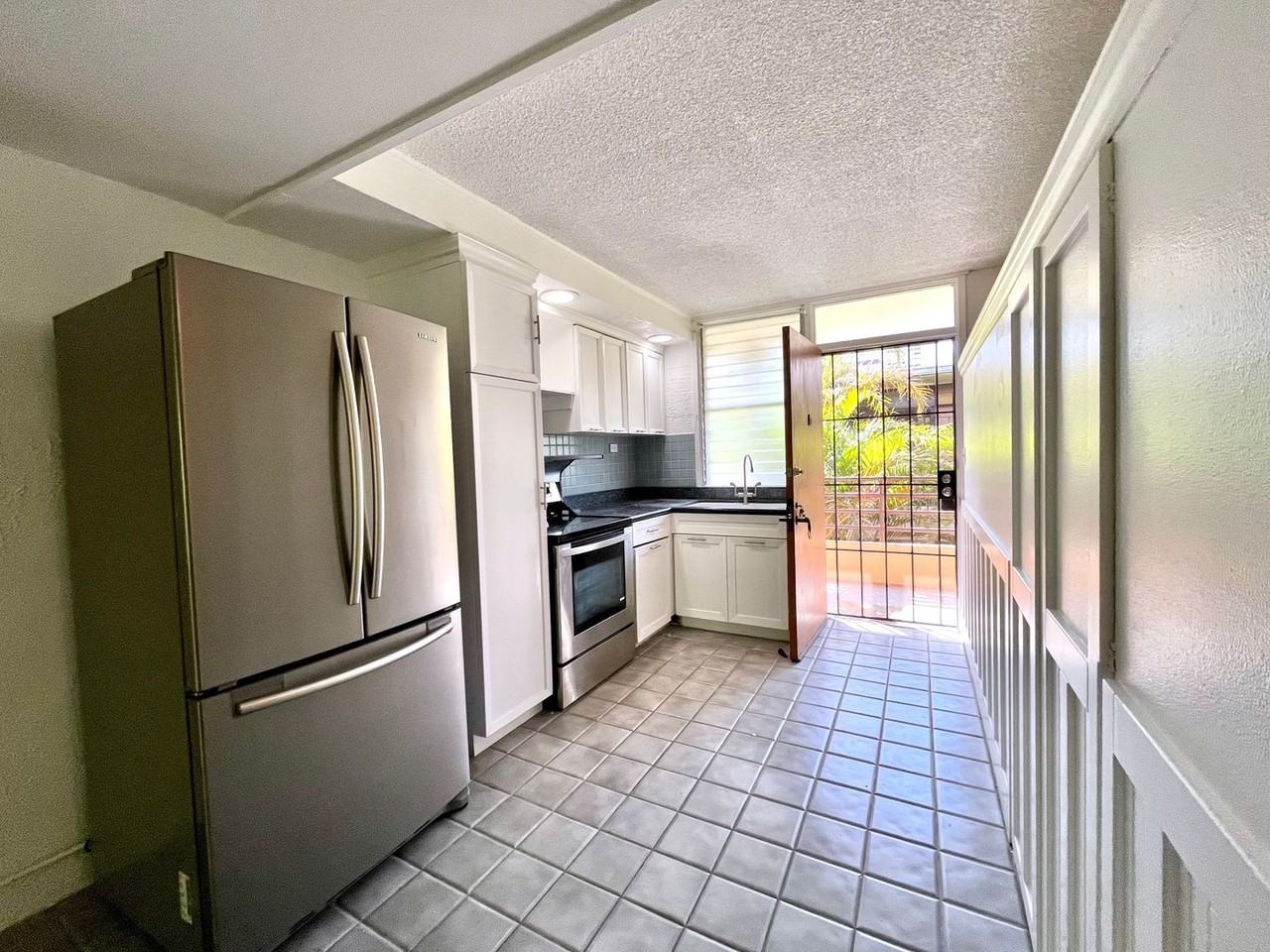 1422 Heulu St #B205 - Photo 6 of 9