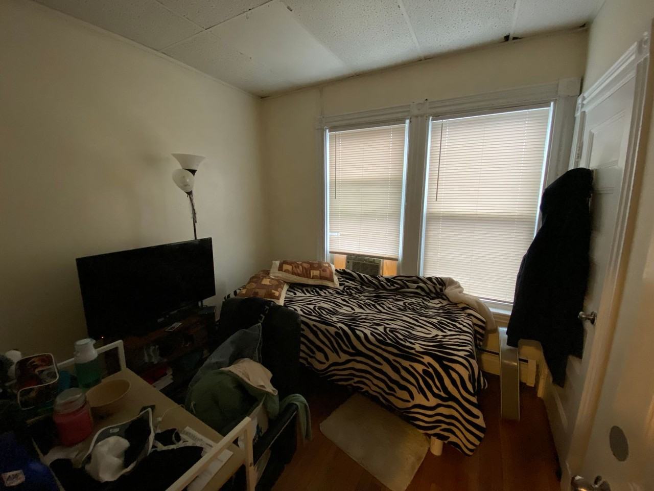 77 Hillside St - Photo 3 of 8