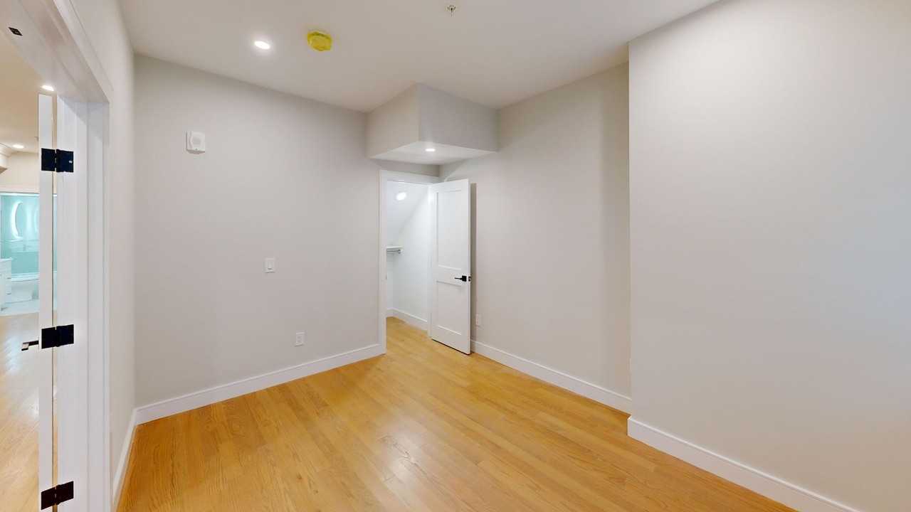 226 Tremont St - Photo 5 of 15