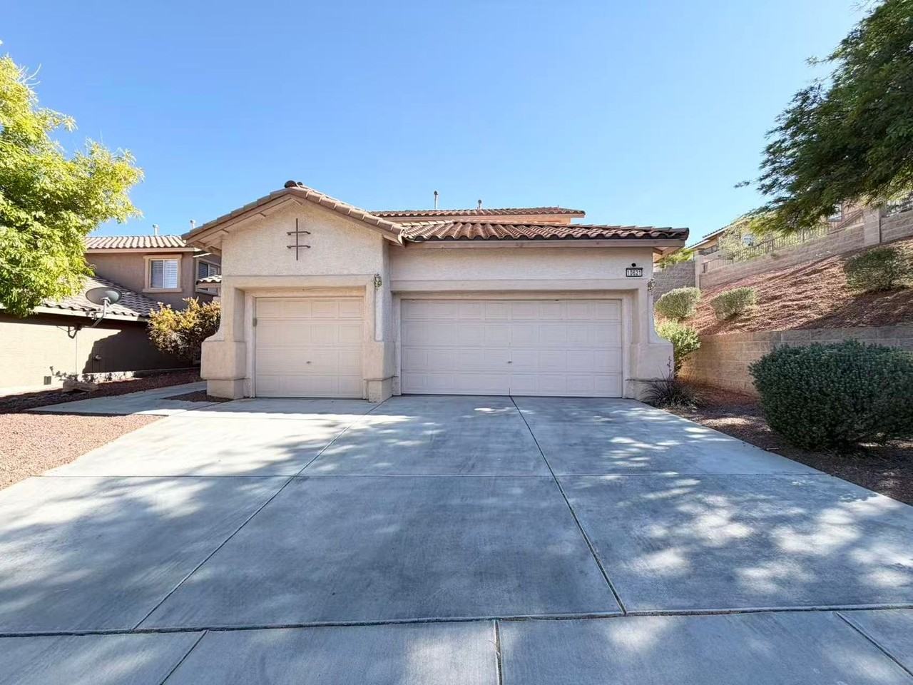 10621 Olivebranch Ave - Photo 2 of 17
