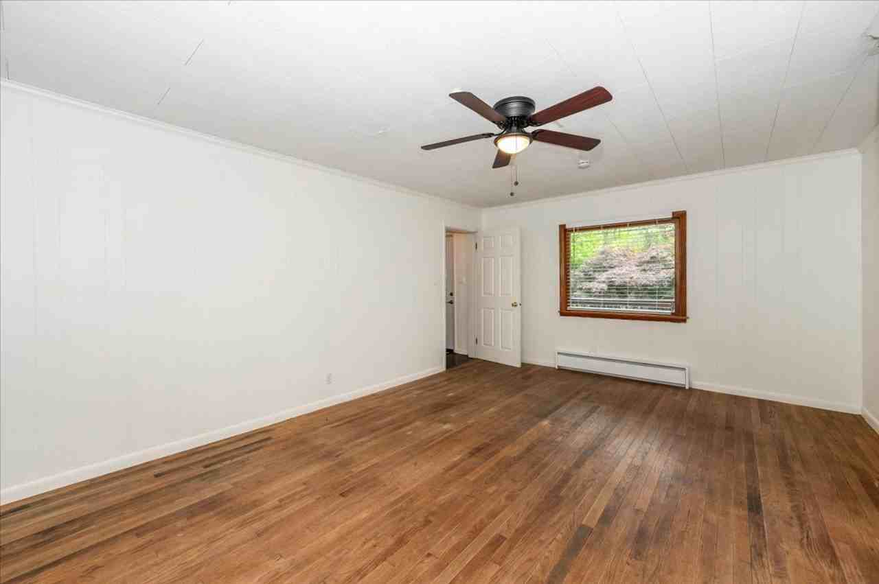 18904 Sandyhook Rd - Photo 5 of 34