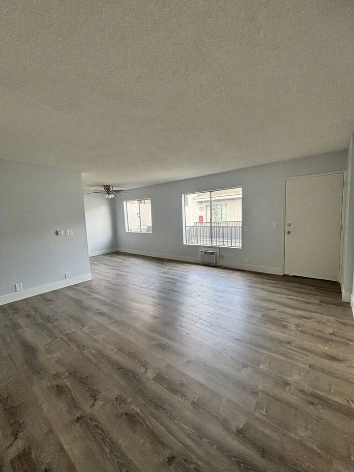 2649 Marengo - Photo 4 of 50