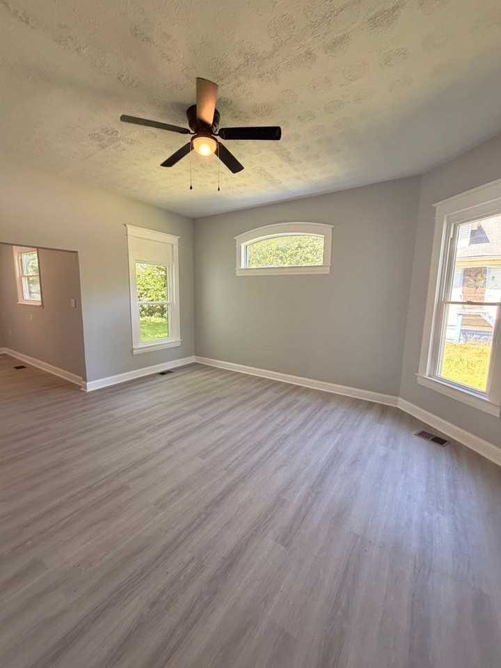 4140 W Broadway - Photo 5 of 19