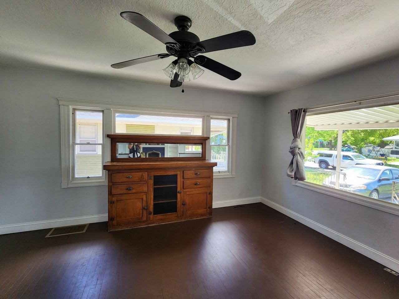 279 E Hubbard Ave - Photo 4 of 14