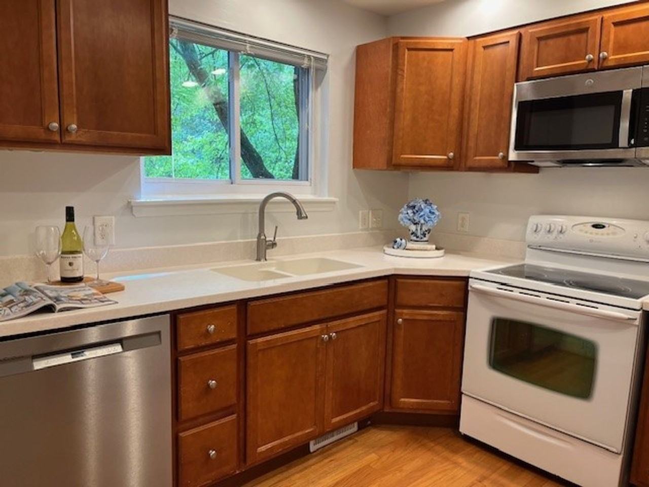 107 Sue Ann Ct Apt B - Photo 5 of 22