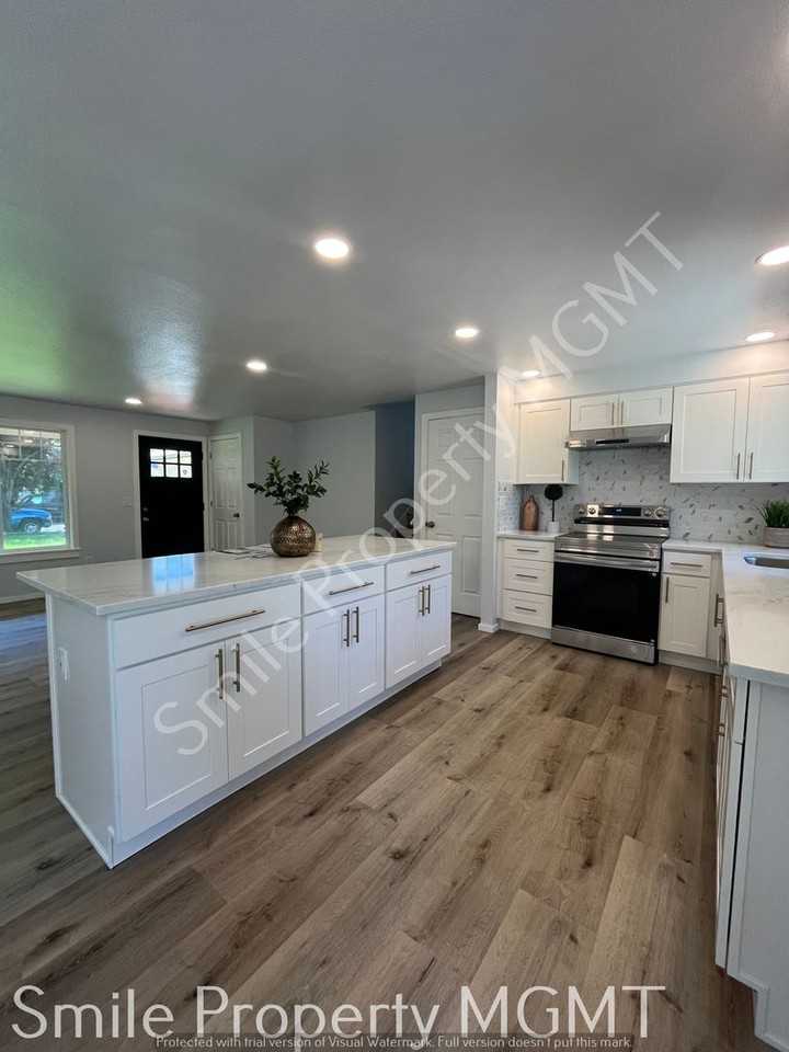 14915 Se Woodward St - Photo 6 of 19