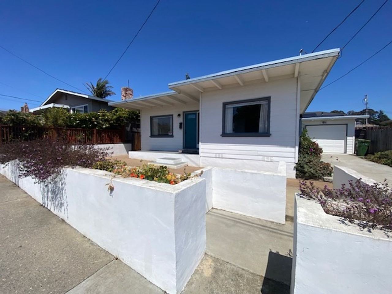 1274 Waring St - Photo 2 of 25
