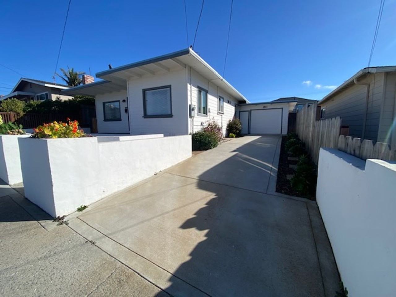 1274 Waring St - Photo 3 of 25