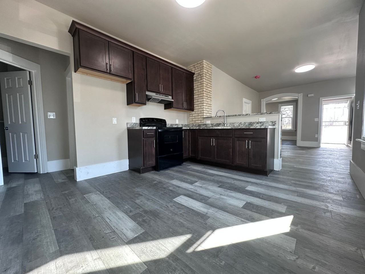 1221 N 24th St - Photo 3 of 30