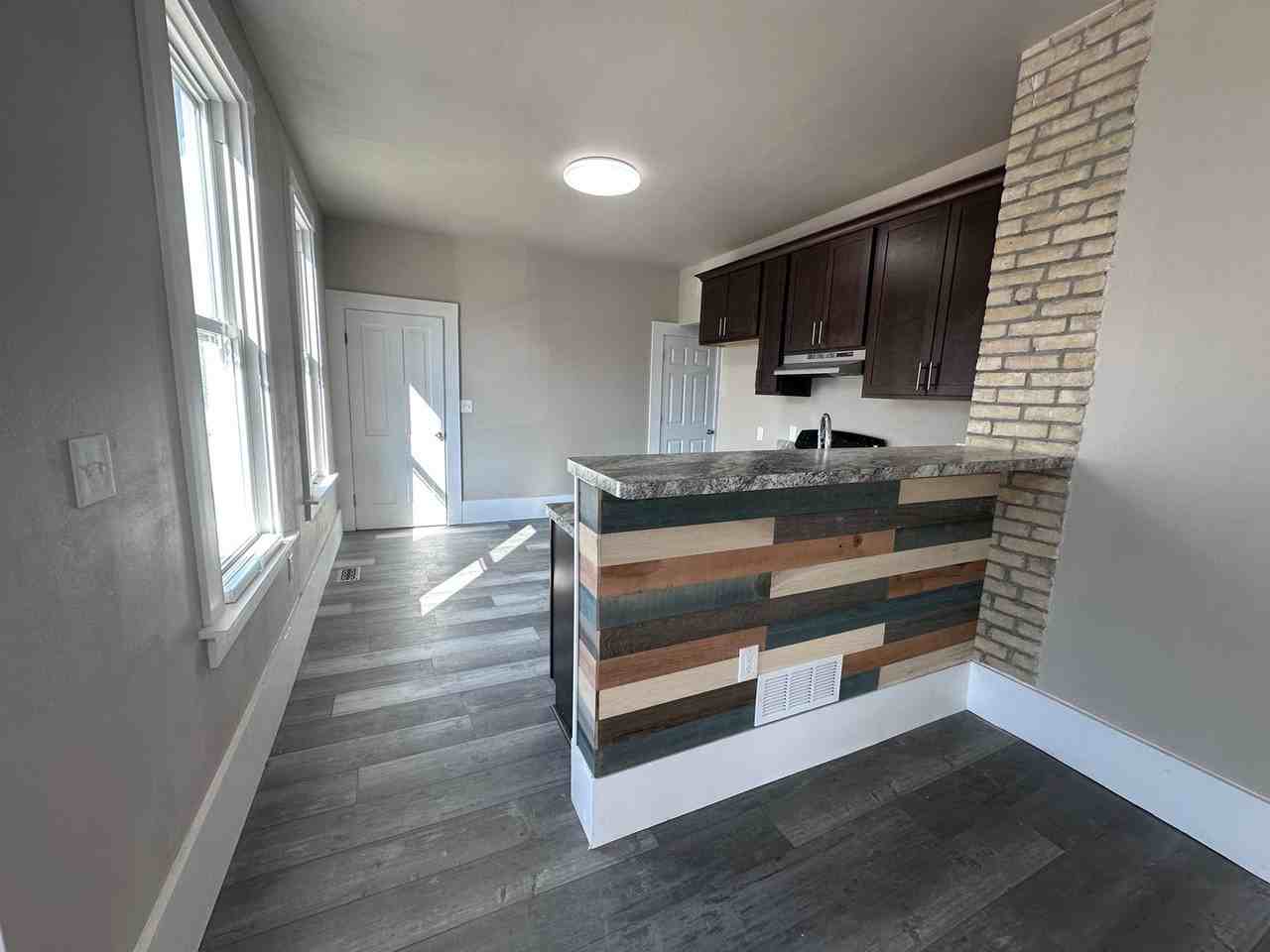 1221 N 24th St - Photo 4 of 30