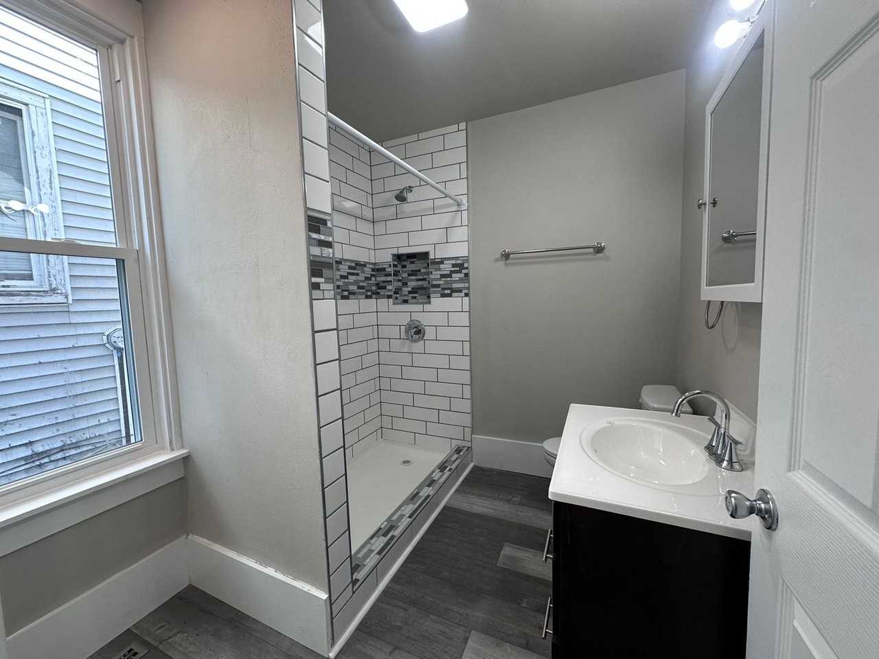 1221 N 24th St - Photo 6 of 30