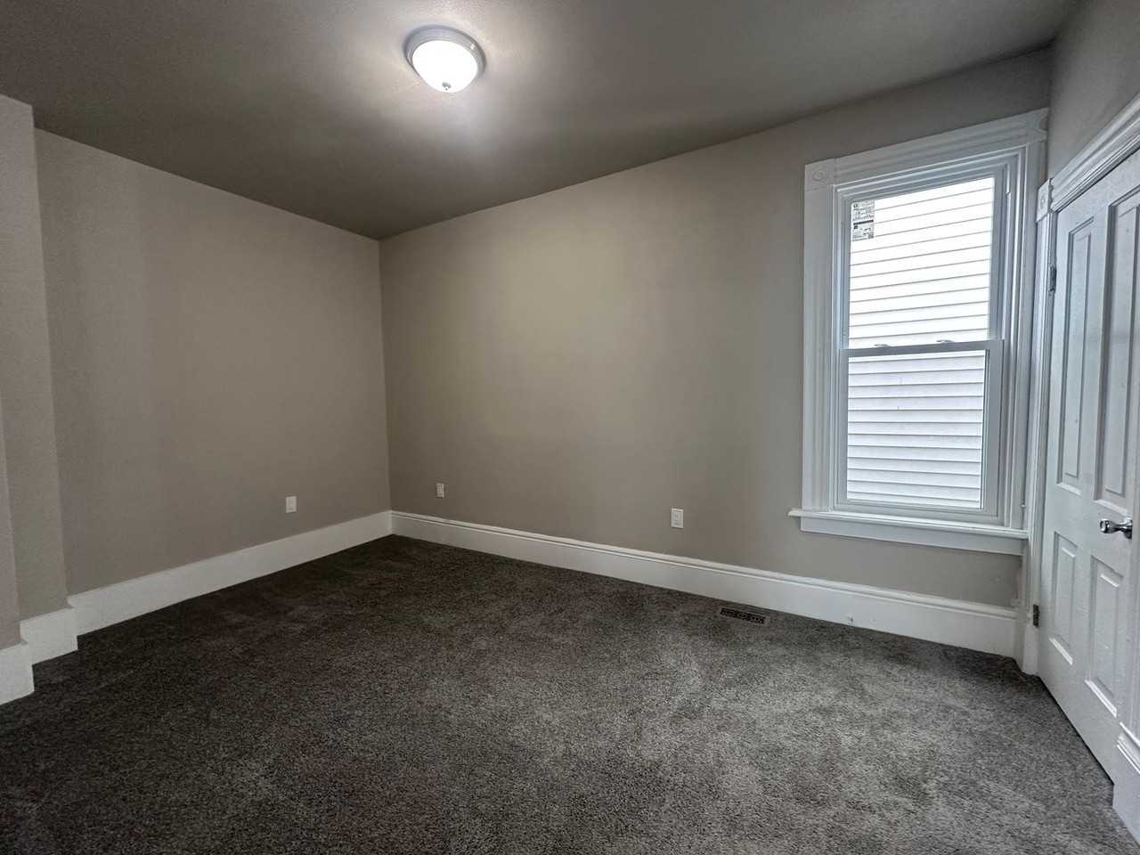 1221 N 24th St - Photo 7 of 30